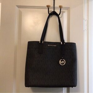 Medium-sized Michale Kors purse